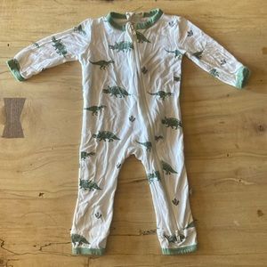 KYTE BABY Bamboo Rayon Zippered Romper! Green dinosaur print, pajamas, 0-3m